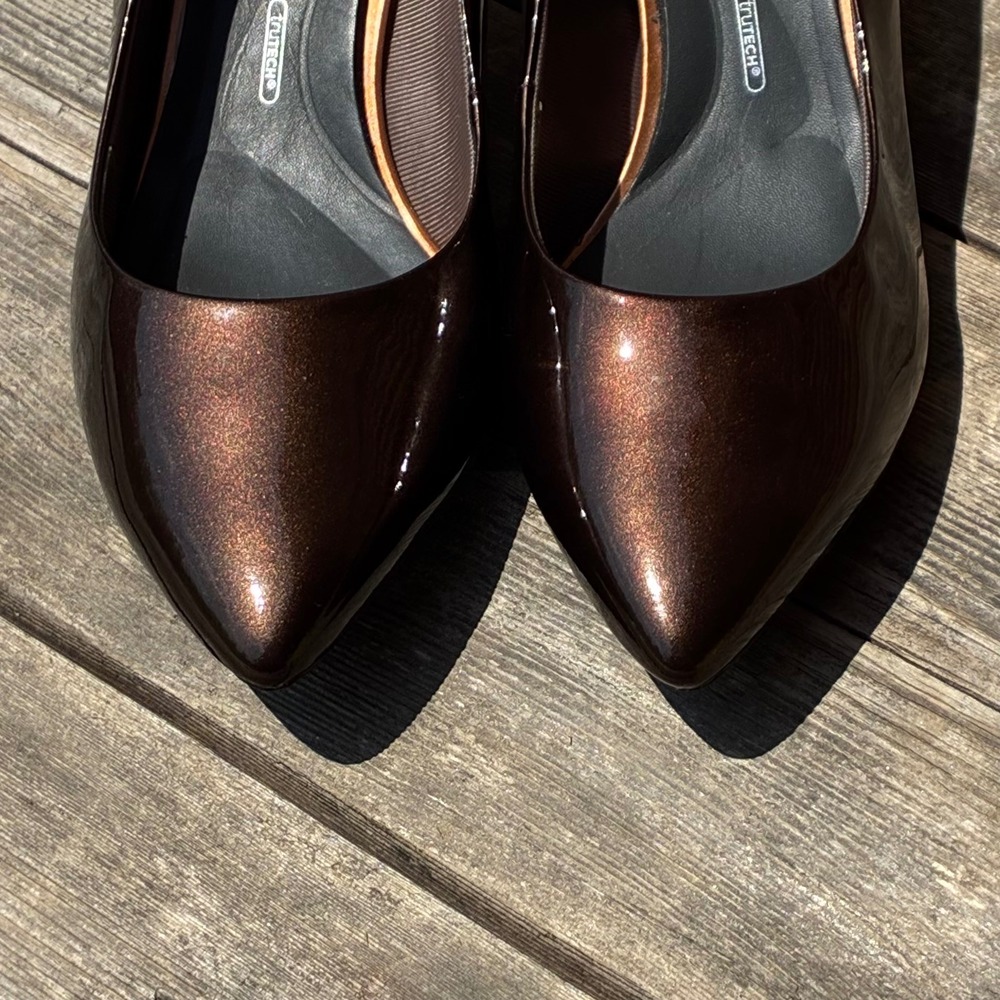 Rockport Total Motion Luxe Valerie Pumps Bronze Patent Leather Kitten Heels 8.5